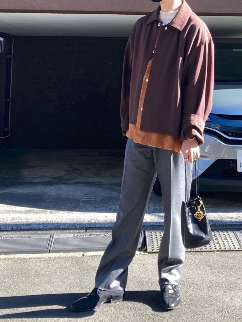 「ビッグシルエット、冬、ゆるコーデ、ニット、巾着バッグ、レイヤードスタイル、白ニット、レースアップシューズ、ブラウンコーデ、マイベストコーデ2020」｜「DISCOVEREDのDISCOVERED ディスカバード / Wool gaba blouson ウールギャバブルゾン  / DC-AW20-BL-01（ブルゾン、ブラウン系）」を使った、junnnさん（メンズ・168cm）の冬コーディネートの1枚目の写真