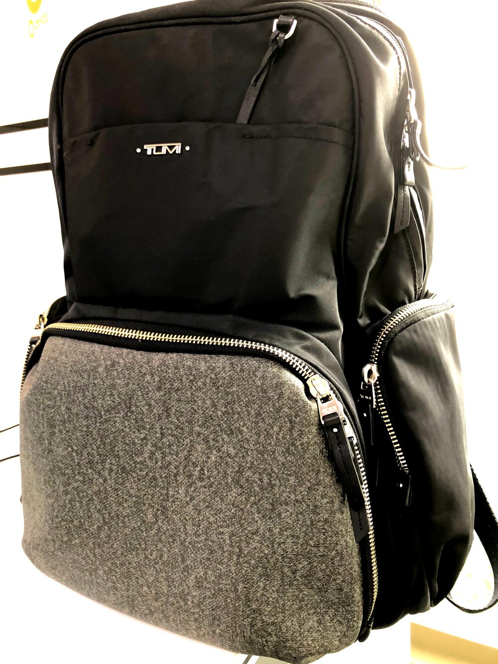 「tumi、backpack、casual、business casual」｜「TUMIのアイテム（バックパック/リュック、ブラック系）」を使った、Mun Steveさん（メンズ・175cm）の夏コーディネートの1枚目の写真