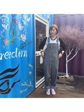 「Levis」｜「アイテム（オールインワン・サロペット）」を使った、momoさん（レディース・169cm）の春コーディネート