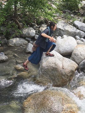 「KEEN（キーン）のWhisper / ウィスパー（サンダル、レッド系）」を使った、shirota akikoさん（レディース・159cm）の夏コーディネート