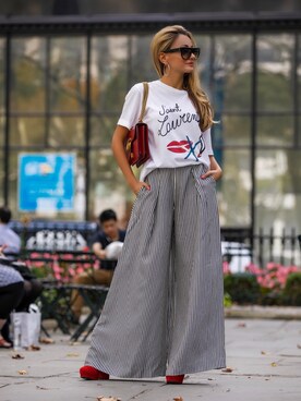 「stripes」｜「アイテム（スラックス）」を使った、LaurenRecchiaさん（レディース・157cm）の秋コーディネート