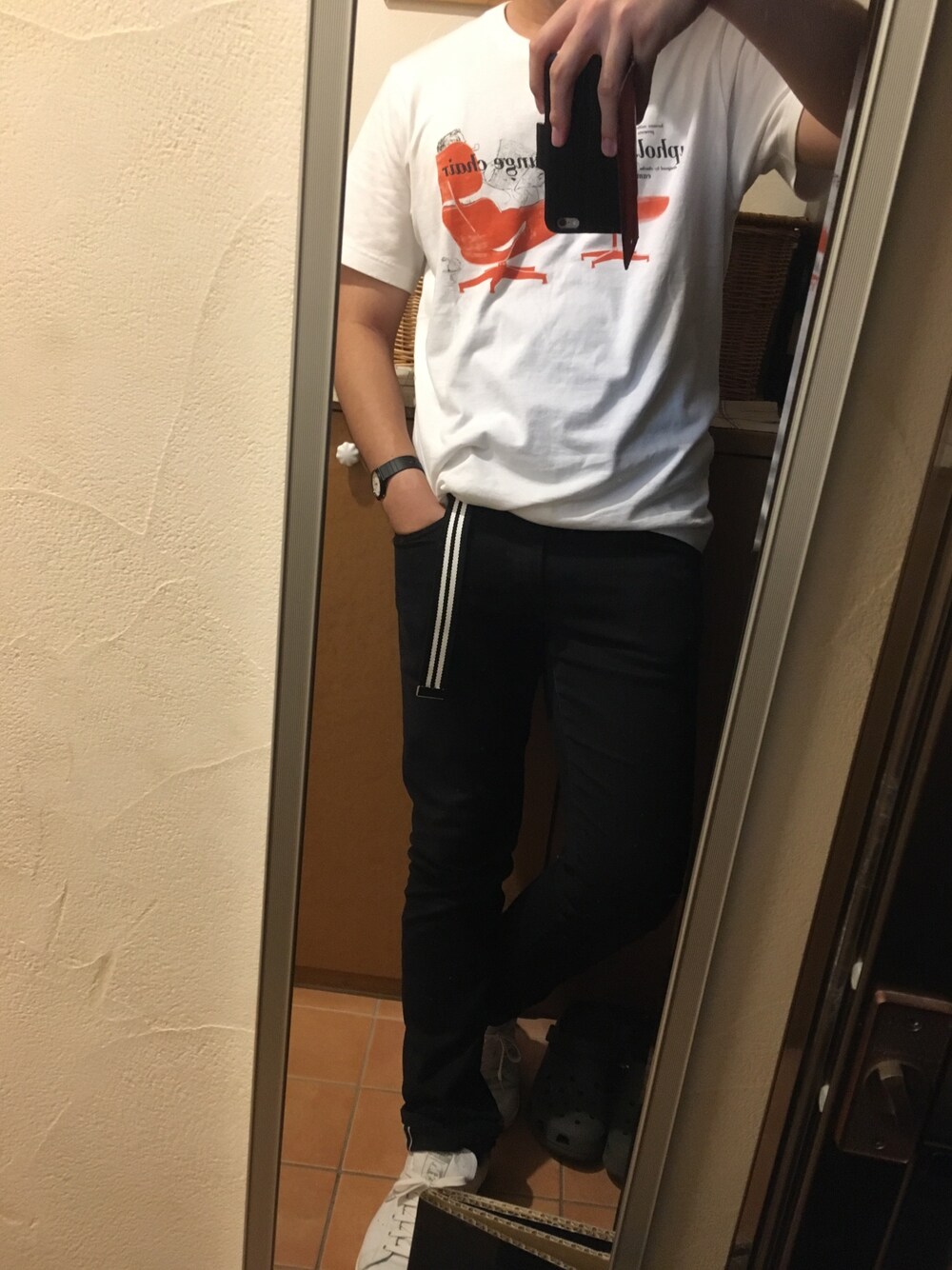 「UNIQLOのアイテム（Tシャツ/カットソー、ホワイト系）」を使った、YOKAさん（メンズ・178cm）の秋コーディネートの1枚目の写真
