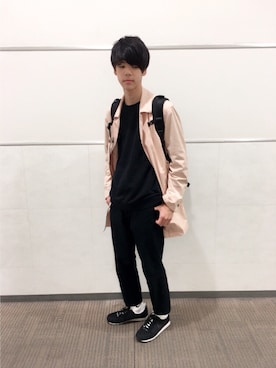 「アイテム（トレンチコート、ピンク系）」を使った、리우さん（メンズ・178cm）の春コーディネート