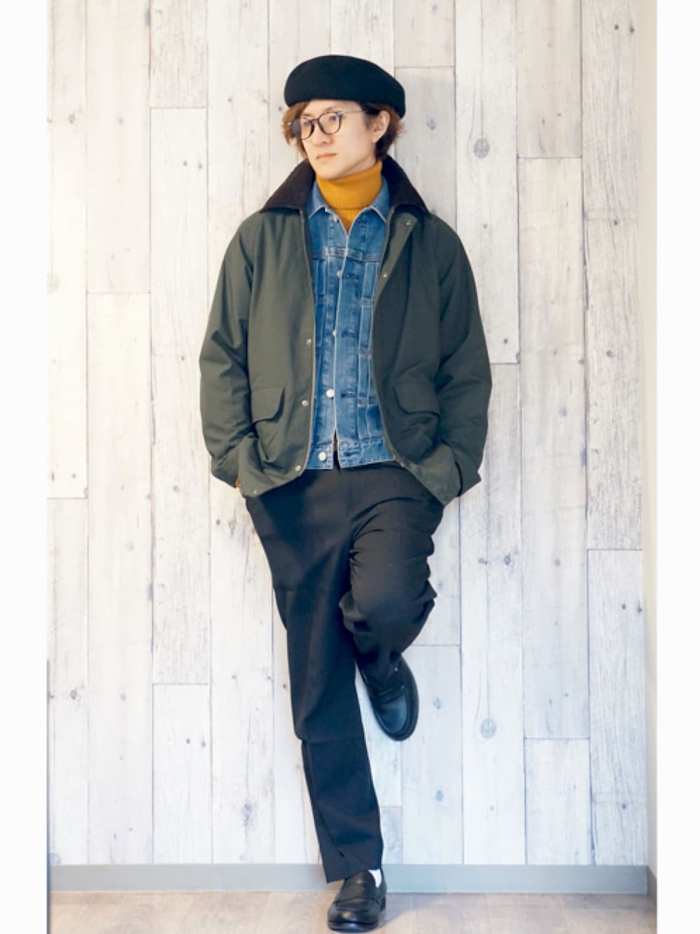 「ベレー帽、ベレー帽×メガネ、ハンティングジャケット、ユニクロ、UNIQLO、オトナカジュアル、ootd、秋のコーデ、カーキ、デニムジャケット」｜「UNIQLOのアイテム（デニムジャケット、ブルー系）」を使った、takutowear1さん（メンズ・176cm）の秋コーディネートの1枚目の写真