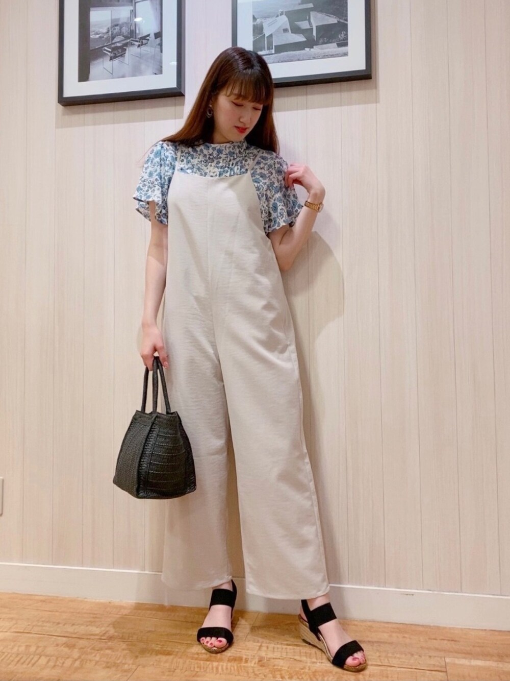 サロペット/オーバーオールを使った「花柄ブラウス」の人気