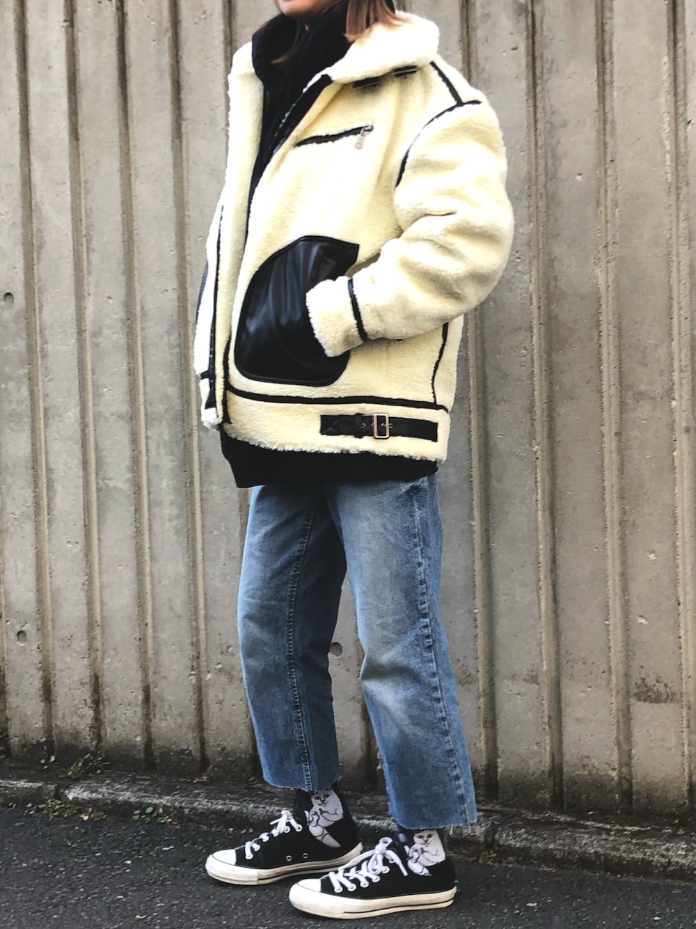 「ボア、パーカー、GU、ripndip、converse、コンバース、スニーカー、冬コーデ、デニム」｜「ROOPTOKYOのシープボアB-3タイプ ブルゾン（ブルゾン、ホワイト系）」を使った、まなえさん（レディース・158cm）の冬コーディネートの1枚目の写真