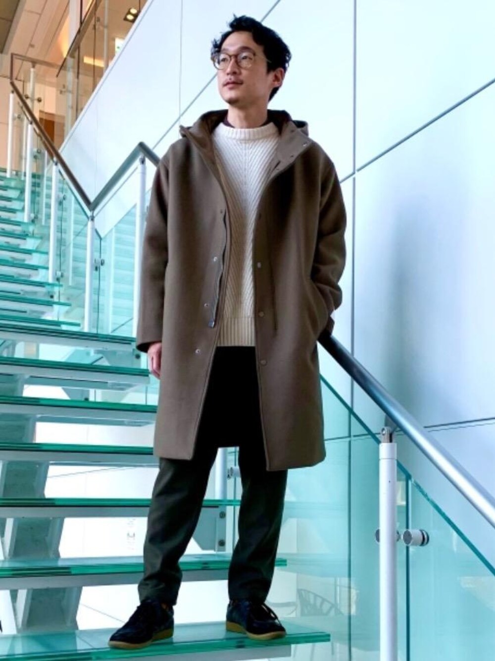 「レイヤードスタイル、casual、RELAX、イージーパンツスタイル、秋のおすすめブラウンカラーコーデ」｜「GERMAN TRAINERの[ ジャーマントレーナー ] SC GERMAN TRAINER スニーカー（スニーカー、ブラック系）」を使った、Tomoaki Hondaさん（メンズ・171cm）の冬コーディネートの1枚目の写真