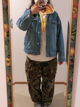 「Honeys（ハニーズ）のアイテム（デニムジャケット）」を使った、わんちゃんさん（レディース・153cm）の秋コーディネート