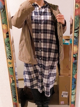 「チェック柄に恋してる」｜「アイテム（シャツワンピース）」を使った、わんちゃんさん（レディース・153cm）の春コーディネート