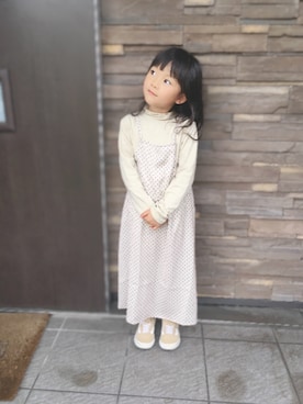 「CIAOPANIC TYPY（チャオパニックティピー）の【ママとおそろい】シルクタッチサテンドットワンピ（ワンピース、ベージュ系）」を使った、しずくさん（キッズ・129cm）の春コーディネート