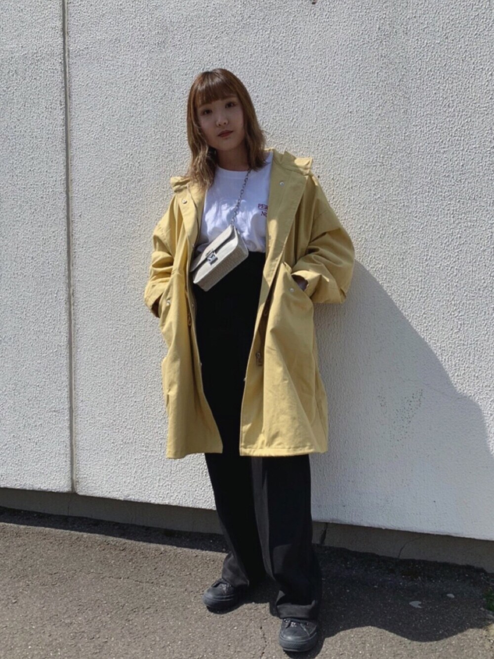 「wwg、WHO’S WHO gallery、モッズコート、マスタード、チェーンバッグ」｜「WHO'S WHO galleryのオーバーモッズコート /オーバーコート（モッズコート、イエロー系）」を使った、yukoさん（レディース・158cm）の春コーディネートの1枚目の写真