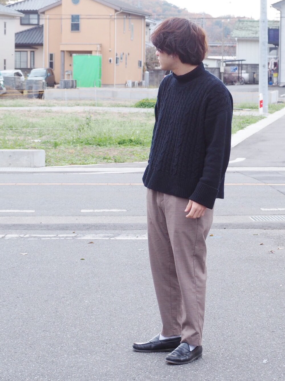 「秋冬、GU、シンプル、チェックパンツ、ローファー、ニット、休日スタイル、古着、古着MIX、シンプルコーデ」｜「lot holonのBottleneck P/O（ニット/セーター、ブラック系）」を使った、H.Kさん（メンズ・168cm）の冬コーディネートの1枚目の写真