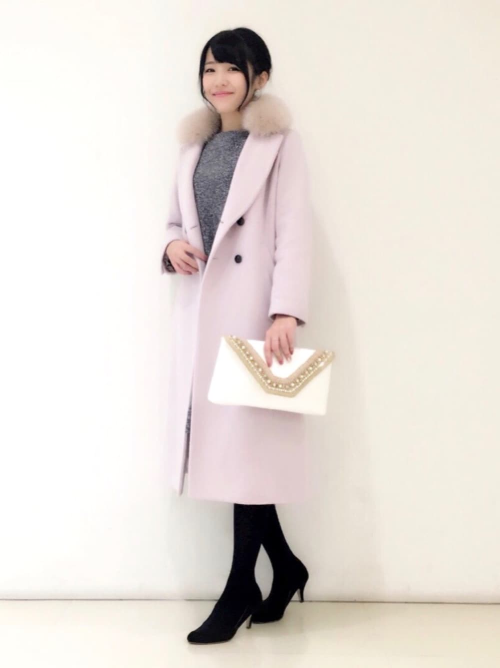 「冬コーデ、クラッチバッグ、ツイード、ロングコート、ラベンダー、結婚式二次会スタイル、忘年会、クリスマス、デートスタイル（WOMEN）、12Twelve Agenda」｜「12Twelve Agendaのフォックスファー付ダブルブレストコート（その他アウター、パープル系）」を使った、megumi ogawaさん（レディース・165cm）の秋コーディネートの1枚目の写真