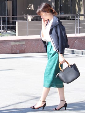 「アイテム（マウンテンパーカー、ブルー系）」を使った、megumi ogawaさん（レディース・165cm）の春コーディネート