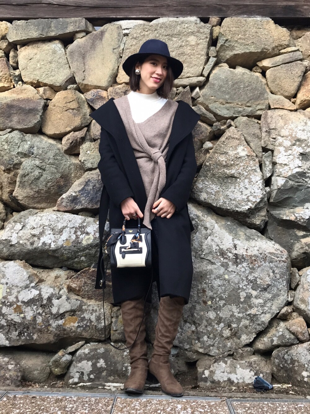 「ロングブーツ、オトナカジュアル、パンツスタイル、オーバーサイズ、ロングコート、プチプラ、ベージュ、高身長女子、ニット、ハット」｜「♡のアイテム（その他、その他）」を使った、hitomin𓃱さん（レディース・180cm）の春コーディネートの1枚目の写真