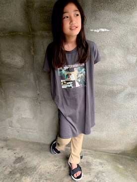 「GLOBAL WORK（グローバルワーク）の【キッズ】リブフレアスリットパンツ/856034（その他パンツ、ベージュ系）」を使った、runeさん（キッズ）の夏コーディネート