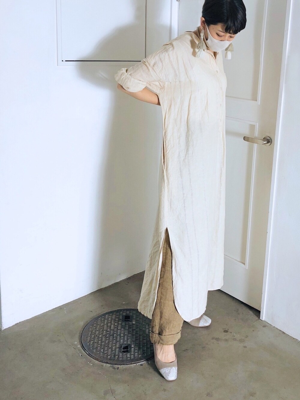 「オトナ女子、シャツワンピ、重ね着、パンツスタイル、秋コーデ、大人カジュアル、秋服準備はじめました、ブラウン、エンチャンテッド、スタッフセンバツ」｜「Hi-CORAZONのアイテム（イヤリング、ベージュ系）」を使った、Rieko  さん（レディース・161cm）の秋コーディネートの1枚目の写真