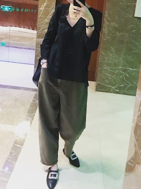 「Roger Vivier（ロジェヴィヴィエ）のアイテム（スリッポン）」を使った、Trinityさん（レディース・162cm）の秋コーディネート