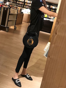 「Roger Vivier（ロジェヴィヴィエ）のアイテム（スリッポン）」を使った、Trinityさん（レディース・162cm）の秋コーディネート