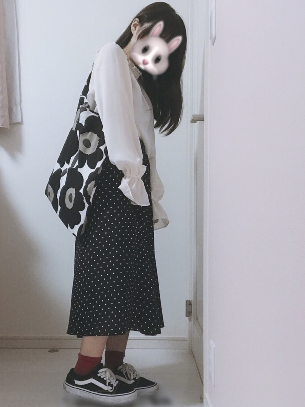 「マリメッコ(marimekko)、雨の日」｜「apres jourのニットビスチェ×ハイネックブラウスセット【ZOZOTOWN限定アイテム】（シャツ/ブラウス、ブラウン系）」を使った、sakiさん（レディース・147cm）の夏コーディネートの1枚目の写真
