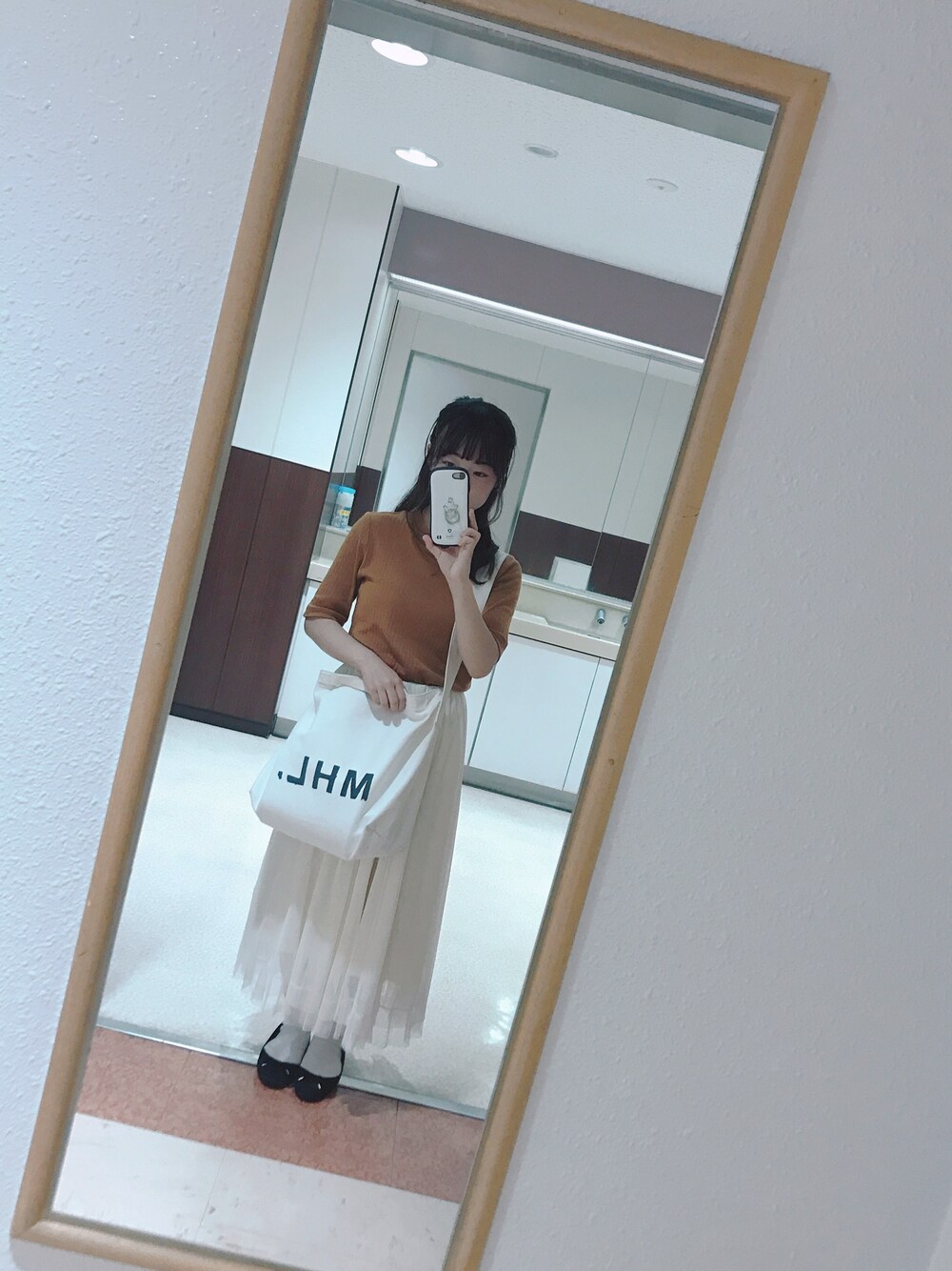 「MHL.、UNIQLO、GU」｜「MARGARET HOWELLのHEAVY COTTON CANVAS（ショルダーバッグ、ホワイト系）」を使った、sakiさん（レディース・147cm）の夏コーディネートの1枚目の写真