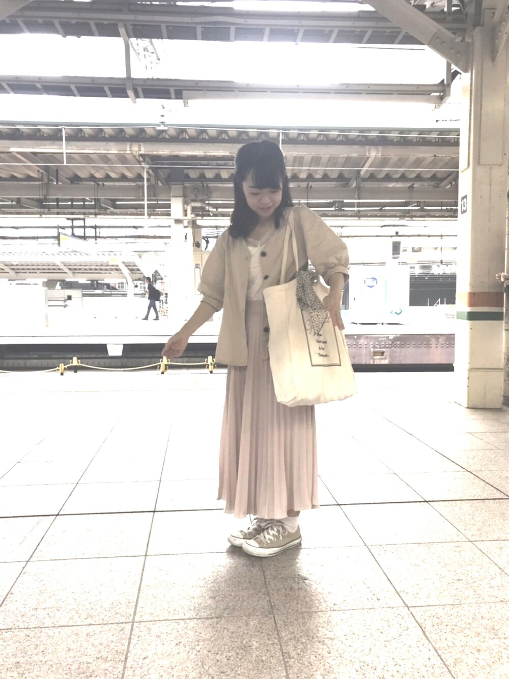「ベージュコーデ、ワントーンコーデ、GUコーデ、リネン、ラテカラー、低身長、低身長コーデ」｜「GUのアイテム（シャツ/ブラウス、ベージュ系）」を使った、sakiさん（レディース・147cm）の夏コーディネートの1枚目の写真