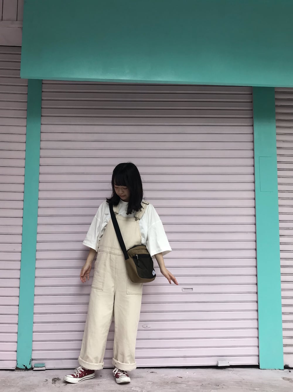 「ホワイトコーデ、UNIQLO、kutir、低身長、神楽坂」｜「kutirのデニムオーバーオール（サロペット/オーバーオール、ホワイト系）」を使った、sakiさん（レディース・147cm）の夏コーディネートの1枚目の写真