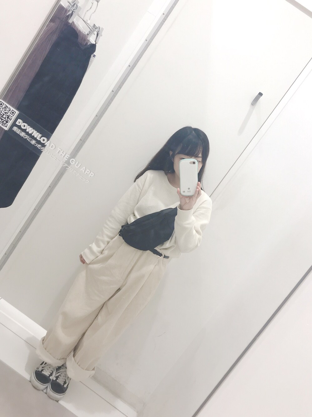 「ユニクロ、GU、低身長コーデ、低身長、シンプル、シンプルコーデ、ウエストポーチ、バンズ、ワッフルクルーネックＴ」｜「UNIQLOのワッフルクルーネックT（長袖）（Tシャツ/カットソー、ホワイト系）」を使った、sakiさん（レディース・147cm）の秋コーディネートの1枚目の写真