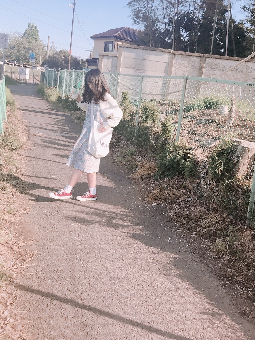 「低身長、低身長コーデ、ゆるコーデ、淡色コーデ」｜「CONVERSE ALL STARの【CONVERSE/定番】ALL STAR 100 COLORS OX 32861792（スニーカー、レッド系）」を使った、sakiさん（レディース・147cm）の夏コーディネートの1枚目の写真