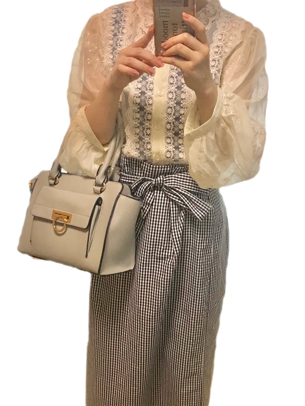 「オトナ女子、低身長コーデ、低身長、モノトーン、プチプラ、ギンガムチェック」｜「one after another NICE CLAUPの【WEB限定】レース刺繍シアーブラウス（シャツ/ブラウス、ベージュ系）」を使った、sakiさん（レディース・147cm）の夏コーディネートの1枚目の写真