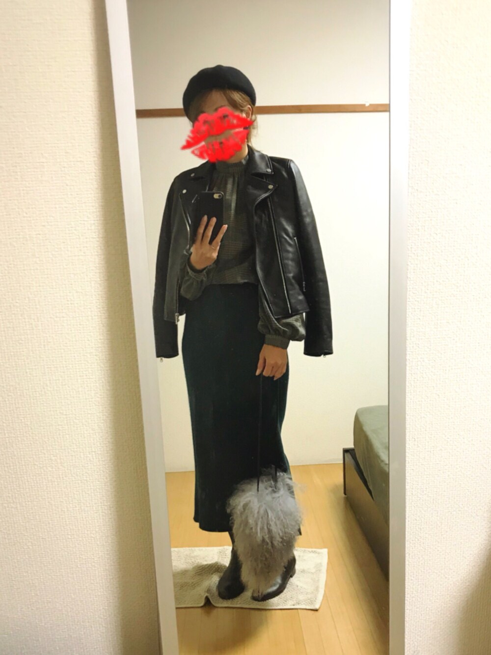 「秋のコーデ、ライダース、ライダースジャケット、グレンチェック、袖ボリューム、ベレー帽、ベレー帽推奨委員会、ootd、ファー小物、ファーバッグ」｜「IENAのラムライダースブルゾン◆（ライダースジャケット、ブラック系）」を使った、えもさん（レディース・165cm）の秋コーディネートの1枚目の写真