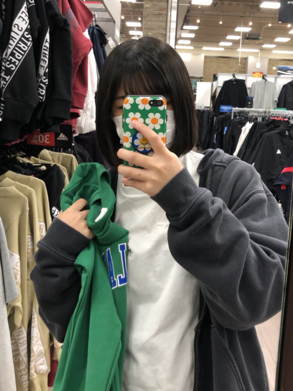 「Dickiesのアイテム（パーカー、ブラック系）」を使った、aoiさん（レディース・153cm）の冬コーディネートの1枚目の写真
