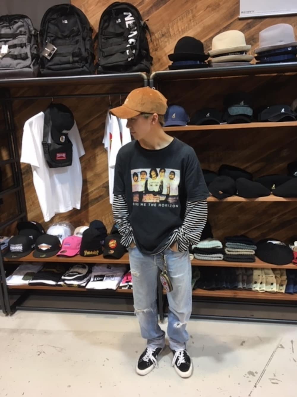 「CAP、NEWERA、KANGOL、autumn、ONSPOTZ」｜「KANGOLのカンゴール キャップ ストラップバック CORD BASEBALL KANGOL（キャップ、ブラウン系）」を使った、ソライさん（メンズ・171cm）の秋コーディネートの1枚目の写真