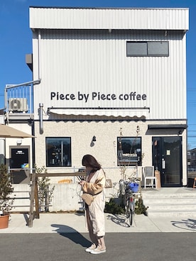 「カフェ巡り」｜「アイテム（ノーカラーコート）」を使った、みさん（レディース・162cm）の冬コーディネート