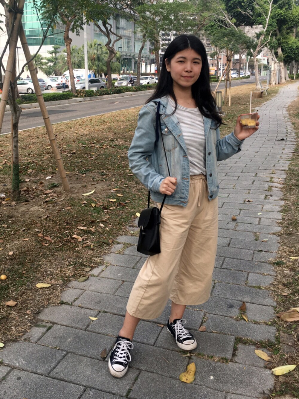 「kaohsiung、Meier.Q、converse、casual、look」｜「MEIER.Qのアイテム（Tシャツ/カットソー、ホワイト系）」を使った、KACHIさん（レディース・157cm）の冬コーディネートの1枚目の写真
