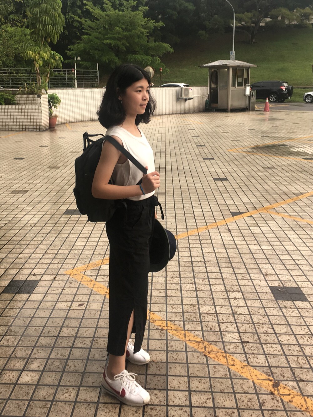 「黑白」｜「NIKEのアイテム（スニーカー、ホワイト系）」を使った、KACHIさん（レディース・157cm）の春コーディネートの1枚目の写真