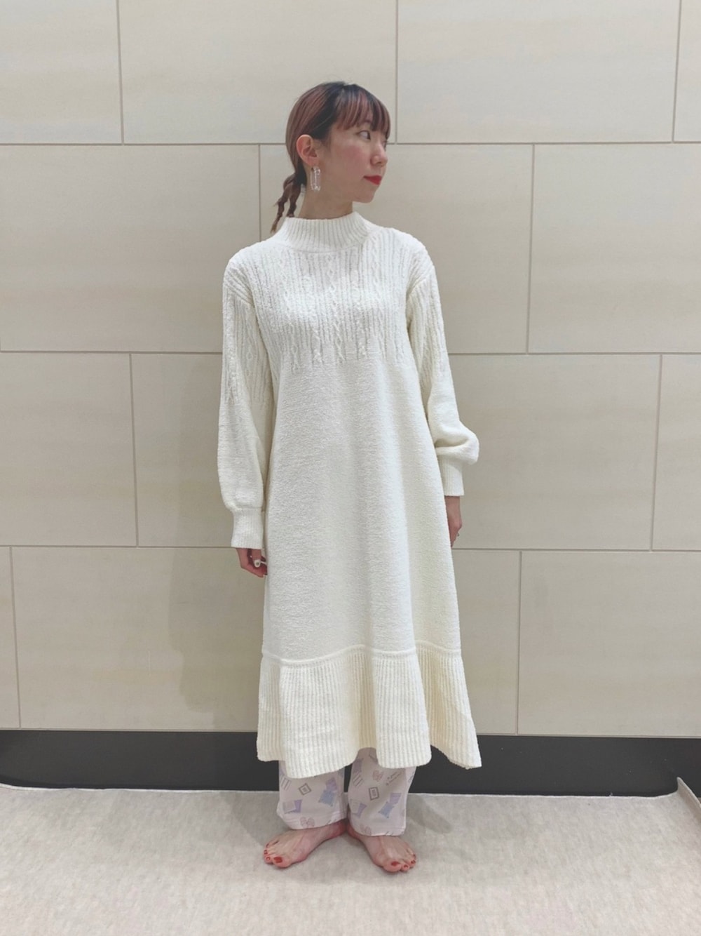 「休日スタイル、ニットワンピース、ルームウェア、パジャマ、おうちファッション、おうち時間、グルニエ、SM2、サマンサ モスモス(Samansa Mos2)、リラックススタイル」｜「Et grenier by Samansa Mos2のアイテム（ルームウェア、ホワイト系）」を使った、kaniさん（レディース・155cm）の冬コーディネートの1枚目の写真
