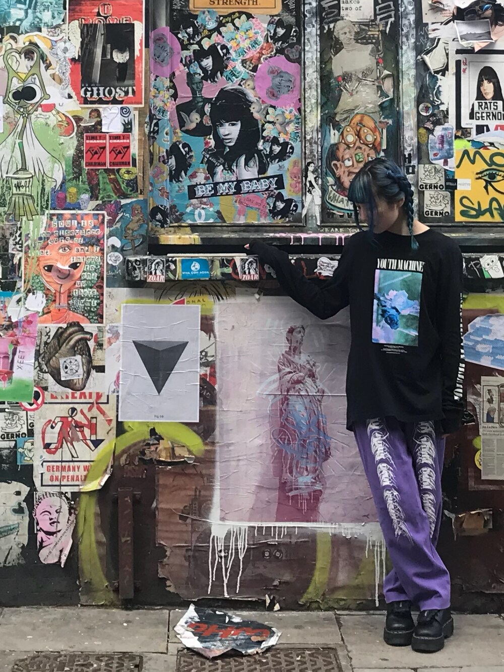 「ストリート」｜「youthmachineのアイテム（トップス、ブラック系）」を使った、あいりんさん（レディース・164cm）の春コーディネートの1枚目の写真
