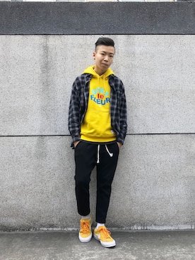 「repos（ルポ）のアイテム（パンツ）」を使った、黃世昆さん（メンズ・168cm）の春コーディネート