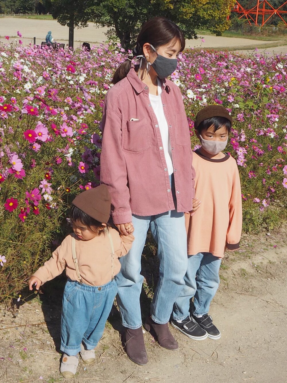 「男の子コーデ、ママコーデ、ママファッション、ZARA、ザラ、ピンク、親子コーデ、お揃い、リンクコーデ、カジュアル」｜「ZARAのアイテム（ジャケット/アウター、ピンク系）」を使った、minatoさん（キッズ・110cm）の秋コーディネートの1枚目の写真