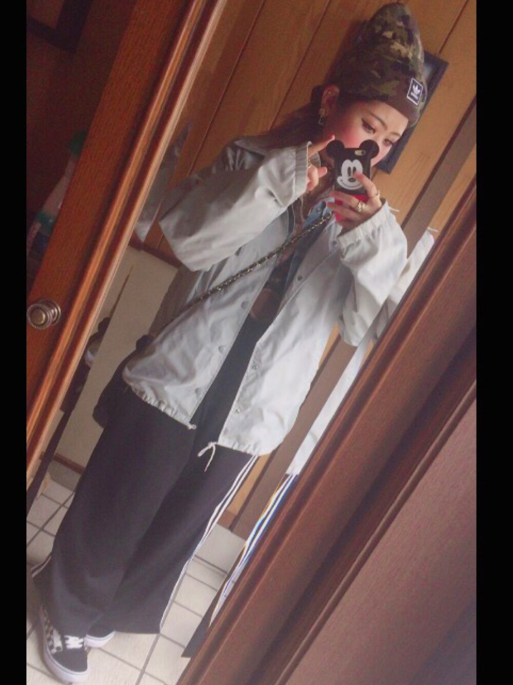 「古着、adidas、burberry、VANS、古着好きな人と繋がりたい」｜「迷彩adidasのアイテム（ハット、グリーン系）」を使った、⚡︎✩Kocchon︎✩⚡︎さん（レディース・153cm）の冬コーディネートの1枚目の写真