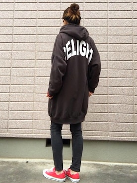 「バックロゴ」｜「アイテム（パーカー）」を使った、みちるさん（レディース・165cm）の冬コーディネート