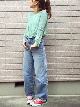 「UNIQLO（ユニクロ）のハイライズワイドストレートジーンズ（デニムパンツ）」を使った、みちるさん（レディース・165cm）の春コーディネート