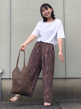 「ペイズリー柄パンツ」｜「アイテム（Tシャツ/カットソー）」を使った、こすぱっしょんゆりえさん（レディース・166cm）の夏コーディネート