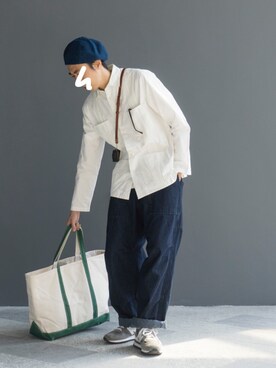 「通勤穿搭」｜「アイテム（トートバッグ）」を使った、陈百万さん（メンズ・173cm）の秋コーディネート