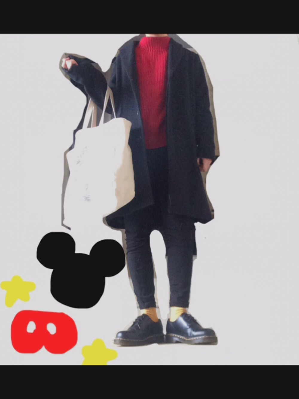 「ミッキーバウンド、チェスターコート、赤いニット、Dr.Martens」｜「Dr. MartensのDr.Martens/ドクターマーチン 3 EYELET SHOES            （ブーツ、ブラック系）」を使った、Aさん（レディース・158cm）の冬コーディネートの1枚目の写真