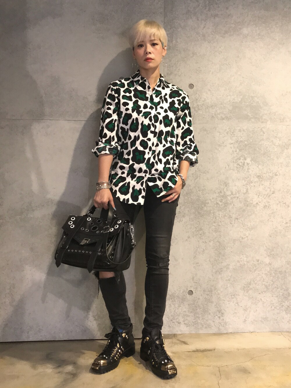 「ootd、pattern、cool、simple」｜「pushBUTTONのアイテム（シャツ/ブラウス、グリーン系）」を使った、Joycechangさん（レディース・163cm）の夏コーディネートの1枚目の写真
