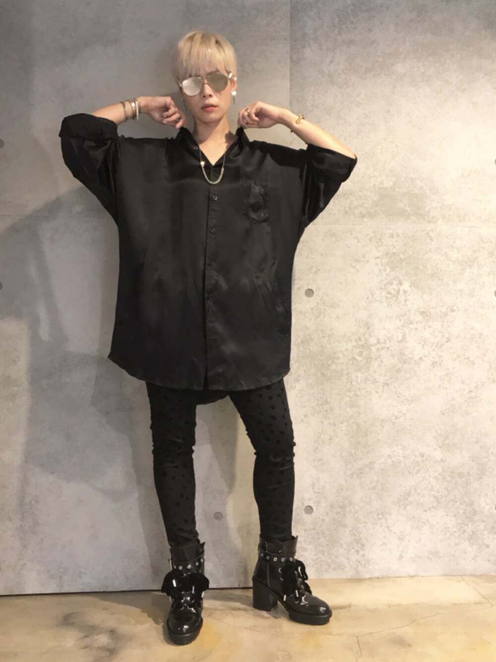 「ootd、streetstyle、black、cool」｜「5PREVIEWのアイテム（シャツ/ブラウス、ブラック系）」を使った、Joycechangさん（レディース・163cm）の夏コーディネートの1枚目の写真