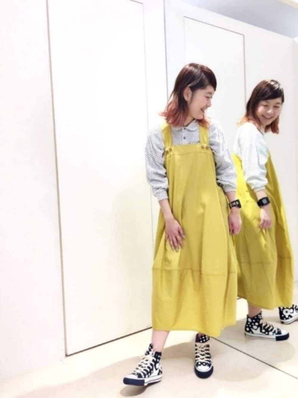 「ブラウス、イエロー、FRAPBOIS、ドット、ジャンパースカート、フラボア」｜「FRAPBOISのヴィンテージドット（シャツ/ブラウス、ホワイト系）」を使った、FUUさん（レディース・162cm）の春コーディネートの1枚目の写真