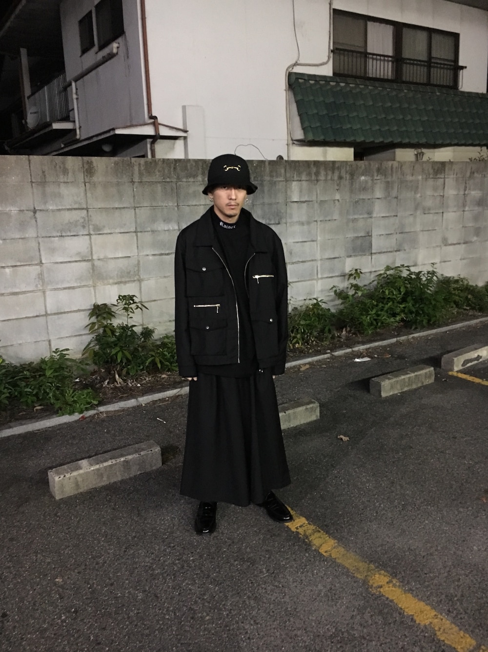 「オールブラック#カラス族」｜「NOT CONVENTIONALのアイテム（ジャケット/アウター、ブラック系）」を使った、Y-24さん（メンズ・167cm）の秋コーディネートの1枚目の写真